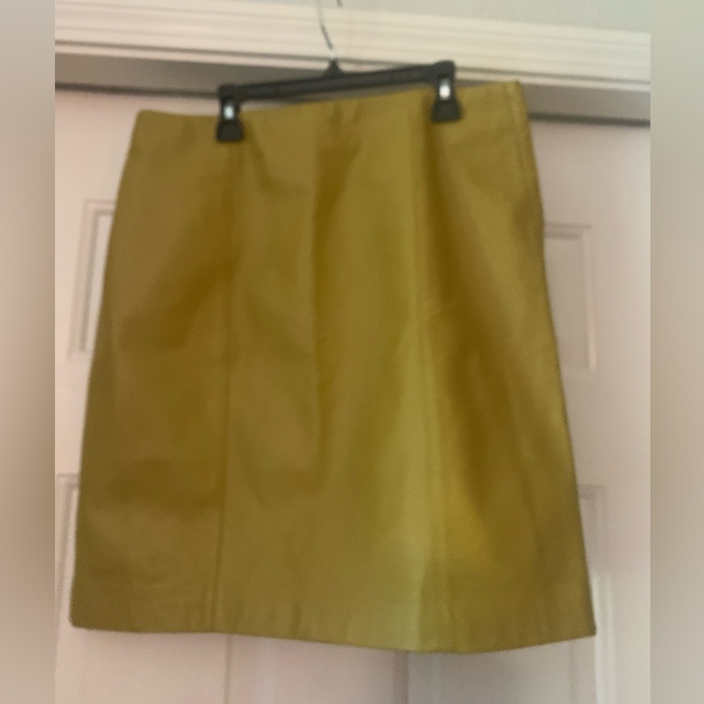 Spiegel leather yellow-green women’s size 8 skirt